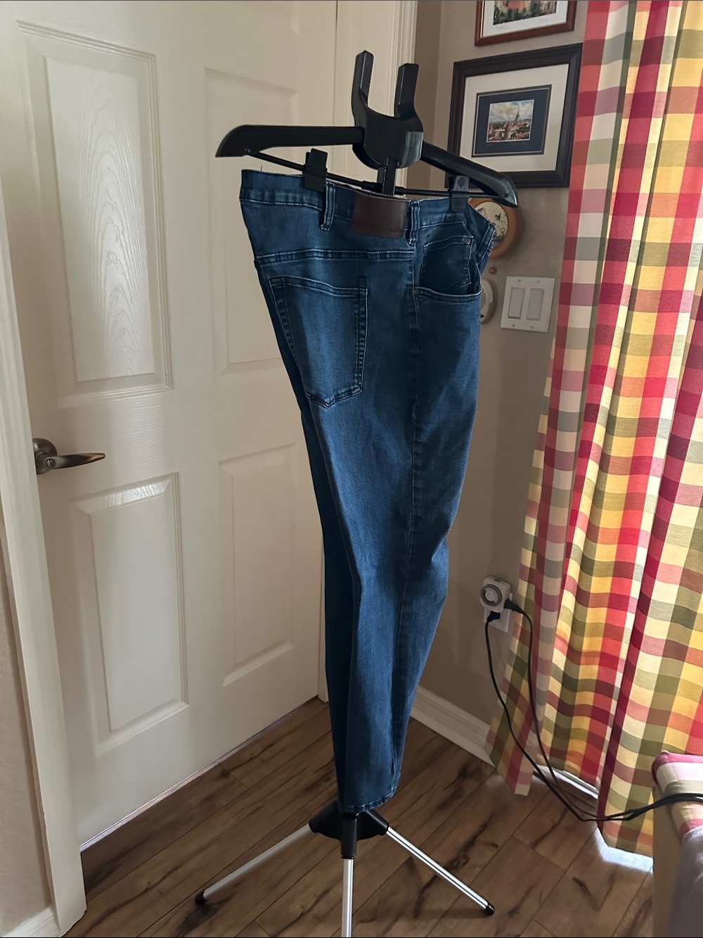 Men's Straight Jeans in Dark Blue - Classic Straight Fit